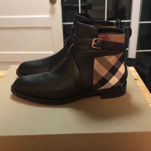 Burberry Boots! - Picture 4 of 6